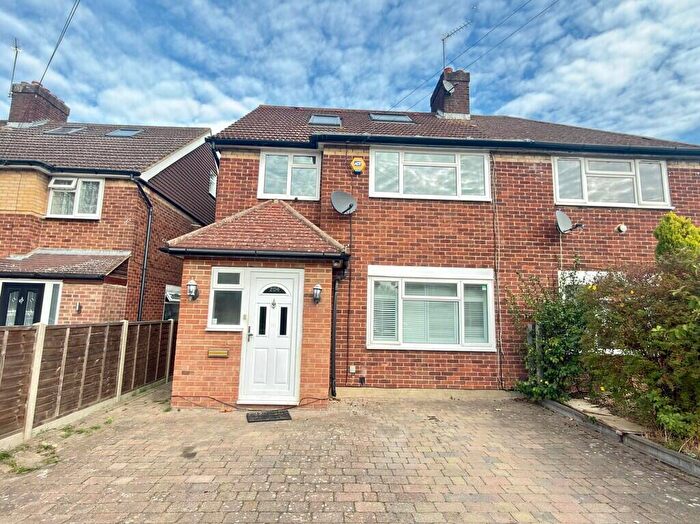 4 Bedroom Semi-Detached House To Rent In Woodlands Avenue, Ruislip, HA4