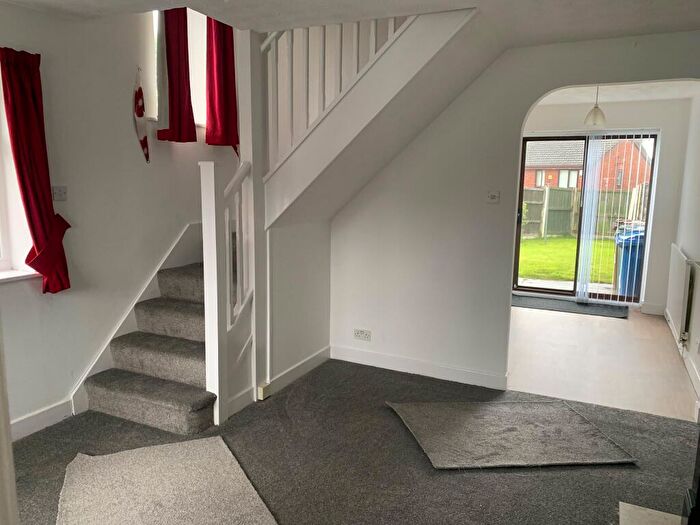 2 Bedroom Town House To Rent In Tweedsdale Close, Whitefield, M45