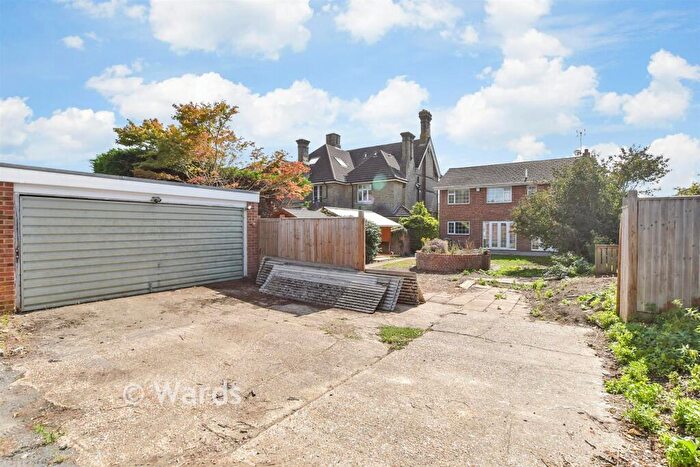 4 Bedroom Detached House For Sale In Tonbridge Road, Maidstone, Kent, ME16