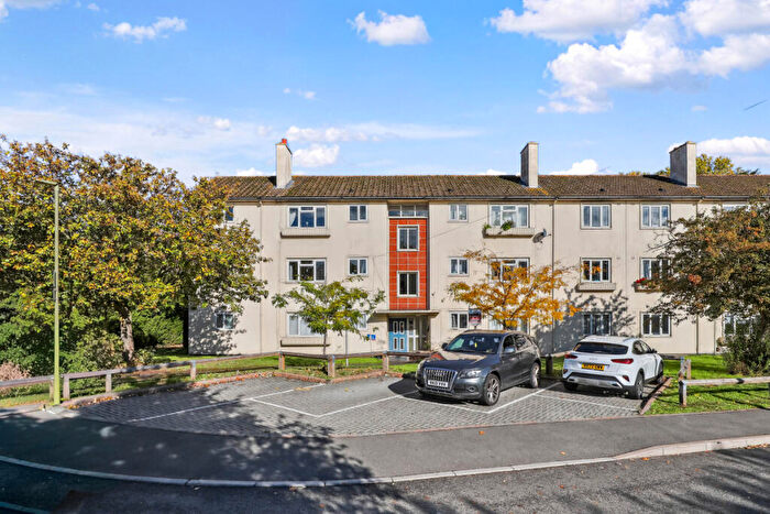 2 Bedroom Flat For Sale In Amory Close, Oxford, OX4