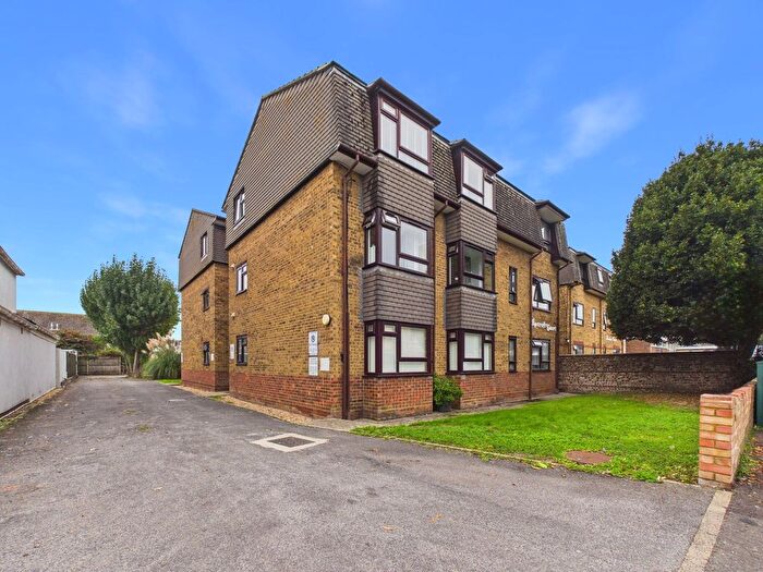 1 Bedroom Flat For Sale In Ryecroft Court, Penhill Road, Lancing, BN15