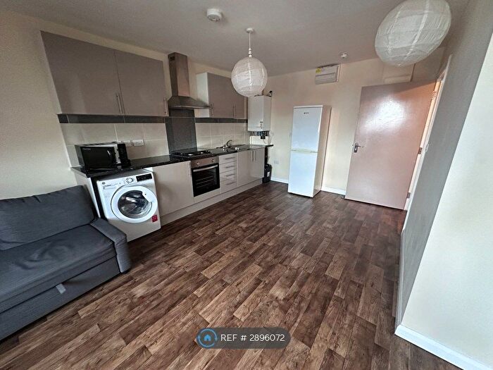 1 Bedroom Flat To Rent In Upper Sutton Lane, Hounslow, TW5