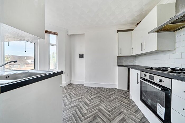3 Bedroom Terraced House To Rent In Beacon Road, Chatham, ME5