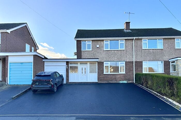 3 Bedroom Semi-Detached House For Sale In Bowland Road, Glossop, SK13