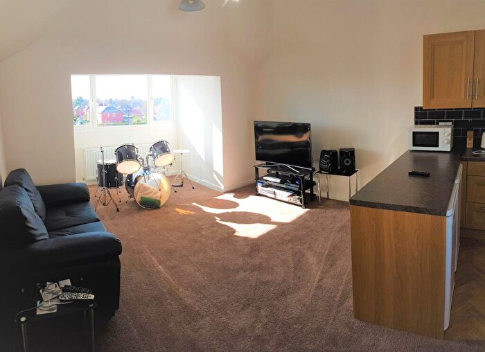 3 Bedroom Flat To Rent In Flat-, Montgomery Road, Manchester, M13