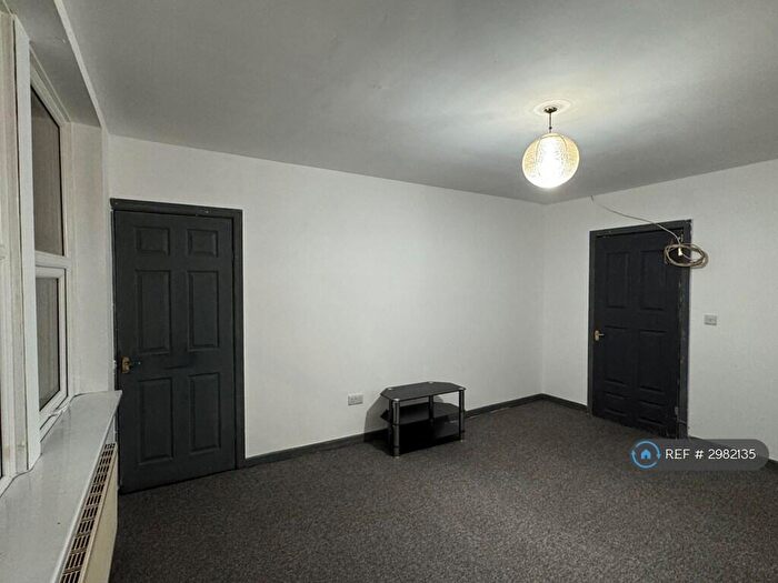 2 Bedroom Flat To Rent In Briercliffe Road, Burnley, BB10