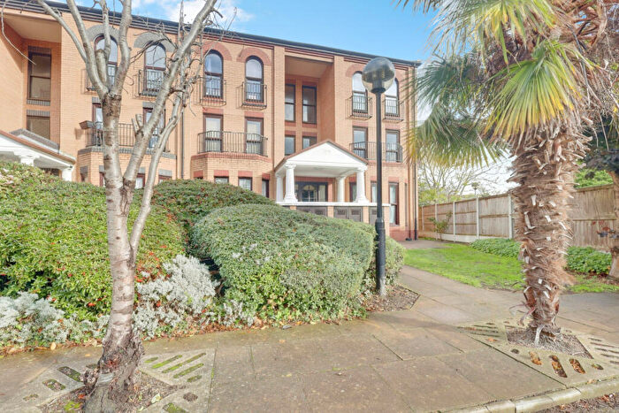 2 Bedroom Apartment For Sale In Marks Court, Southend-on-sea, SS1