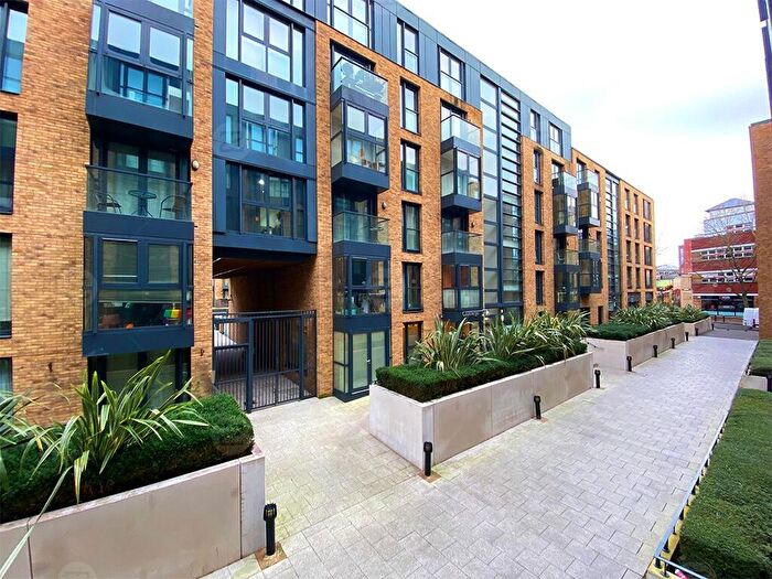 2 Bedroom Flat For Sale In Southside, St. John's Walk, Birmingham, B5