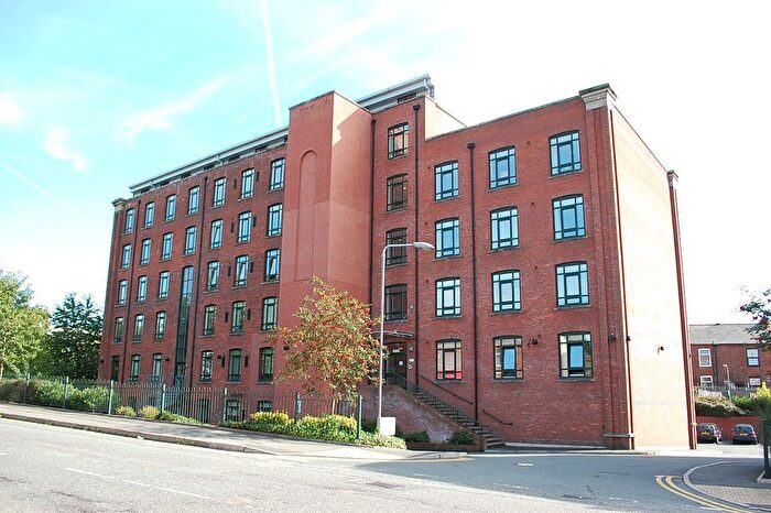 2 Bedroom Flat For Sale In Mossley Road, Ashton-Under-Lyne, Greater Manchester, OL6