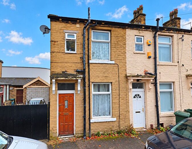 3 Bedroom Terraced House For Sale In Thorn Street, Bradford, BD8