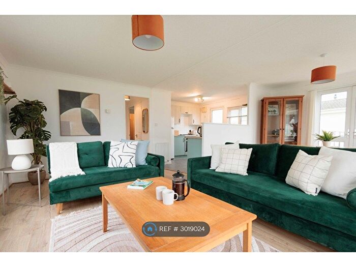 2 Bedroom Bungalow To Rent In Convent Meadows, Christchurch, BH23