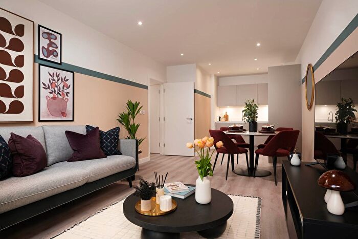 1 Bedroom Flat For Sale In Capital Interchange Way, Brentford, TW8