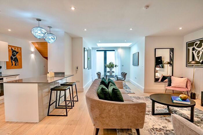 2 Bedroom Flat For Sale In Lincoln's Inn Fields, London, WC2A