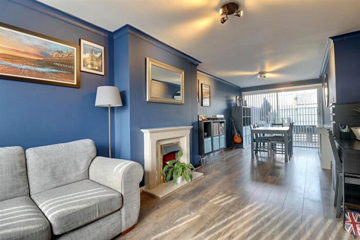 3 Bedroom End Of Terrace House For Sale In Lower Drayton Lane, Drayton, PO6