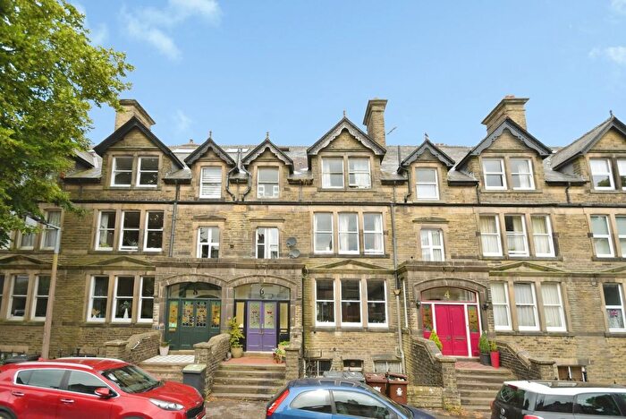 3 Bedroom Flat For Sale In St. James Terrace, Buxton, Derbyshire, SK17
