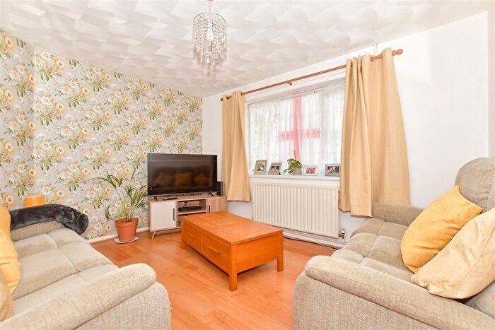3 Bedroom End Of Terrace House For Sale In Warren Road, Folkestone, Kent, CT19