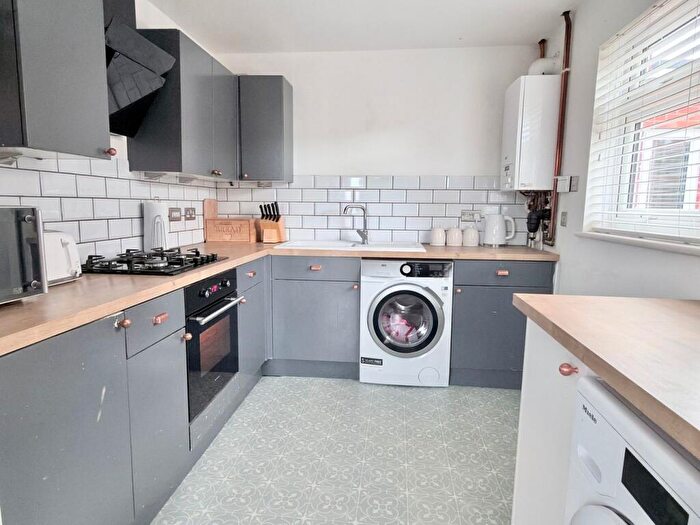 3 Bedroom Detached Bungalow For Sale In Sinderberry Drive, Northway, Tewkesbury, GL20