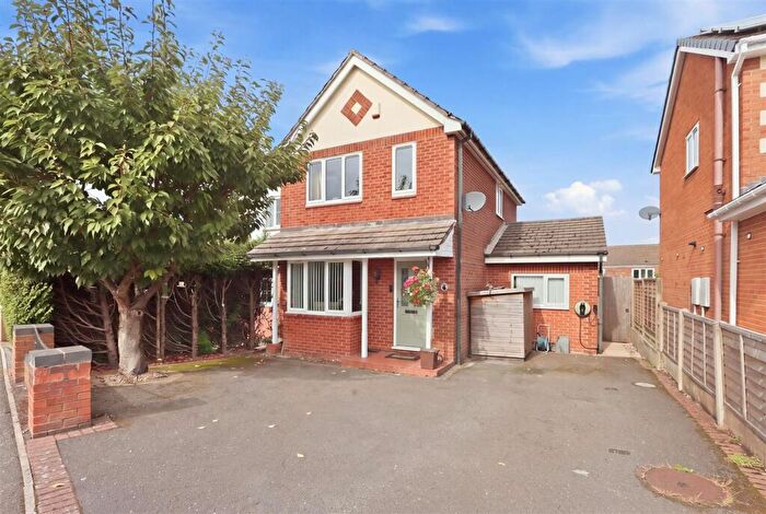 3 Bedroom Detached House For Sale In Hambleton Avenue, North Wingfield, S42