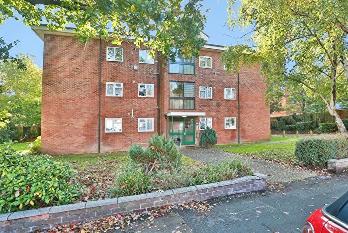 2 Bedroom Flat For Sale In Florence Road, Bournemouth, Dorset, BH5