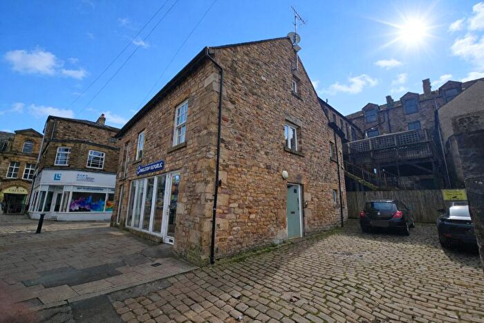 4 Bedroom Flat For Sale In Damside Street, Lancaster, Lancashire, LA1