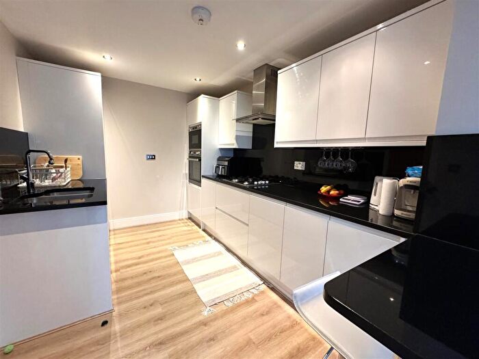 2 Bedroom Flat For Sale In Queens Road, Welling, DA16