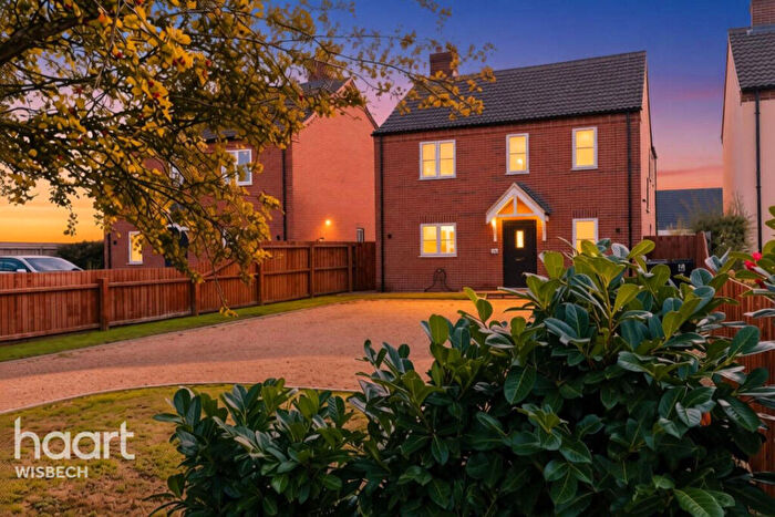 4 Bedroom Detached House For Sale In Bonnetts Lane, Marshland St James, PE14