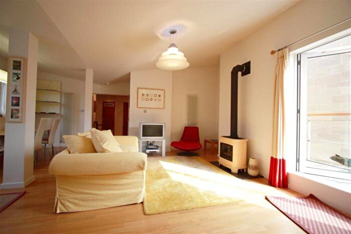 3 Bedroom Flat To Rent In Holyrood Road, Holyrood, Edinburgh, EH8
