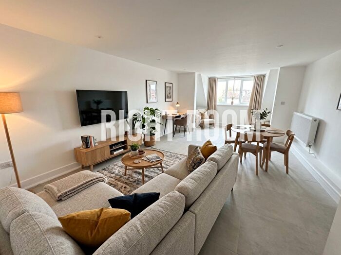 1 Bedroom Flat To Rent In Bed Apartment, Market Street, Eastleigh, Southampton, SO50
