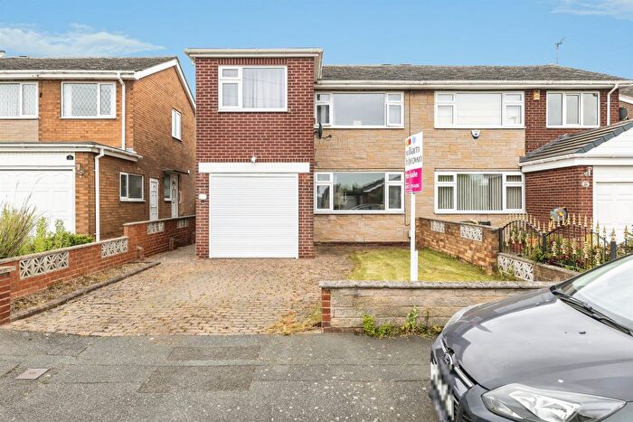 3 Bedroom Semi-Detached House For Sale In Castle Syke View, Pontefract, WF8