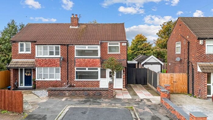 3 Bedroom Semi-Detached House To Rent In Baldock Close, Thelwall, WA4