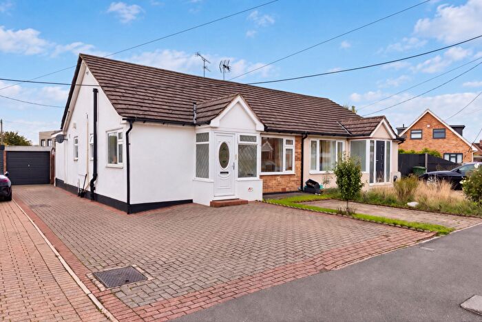 2 Bedroom Semi-Detached House For Sale In Bromfords Drive, Wickford, SS12