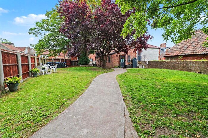 1 Bedroom Apartment To Rent In Roundstone Court, Trowbridge, BA14