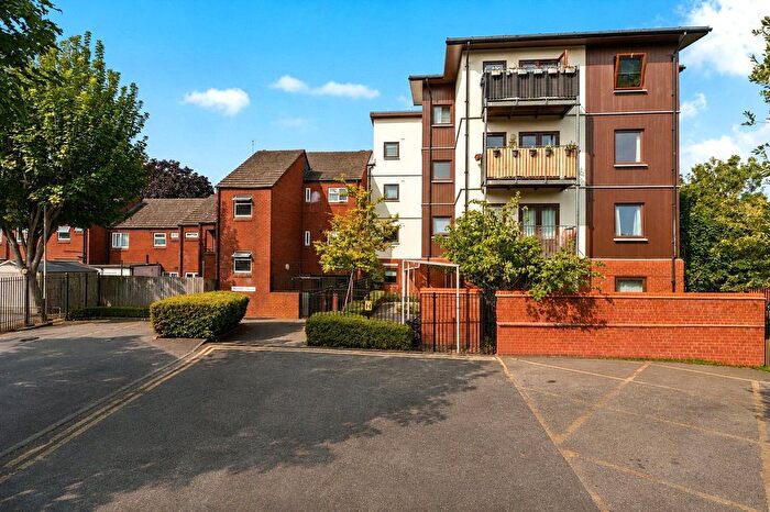 2 Bedroom Flat For Sale In Sun Street, Reading, Berkshire, RG1