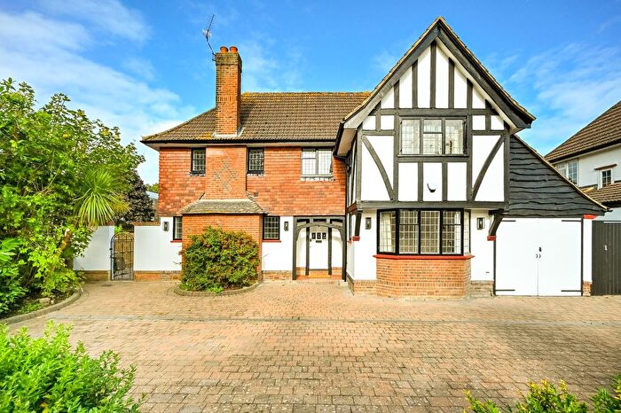 4 Bedroom Detached House To Rent In Firs Drive, Cranford, Hounslow, TW5