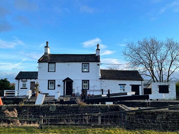 2 Bedroom Cottage For Sale In Colne Road, Colne, BB8