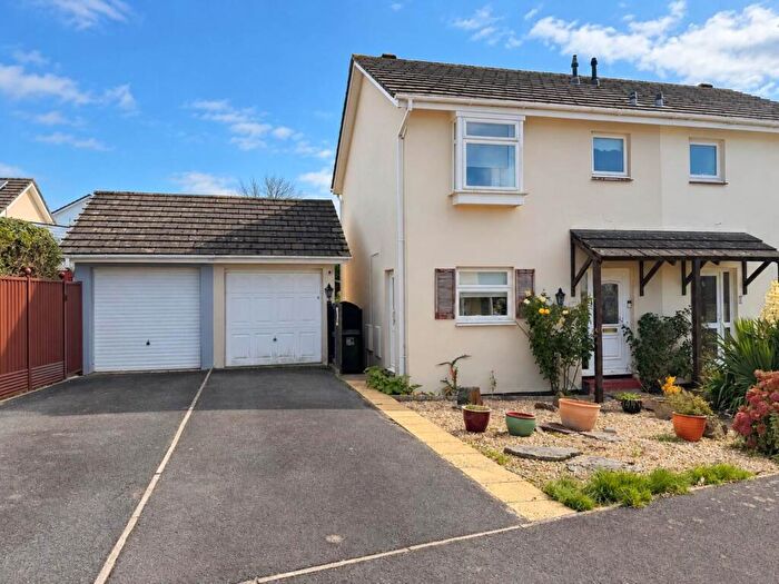 3 Bedroom Semi-Detached House For Sale In Ashplants Close, Bideford, EX39