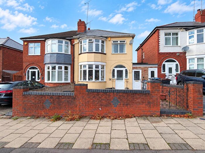 3 Bedroom Semi-Detached House For Sale In White Road, Quinton, Birmingham, B32