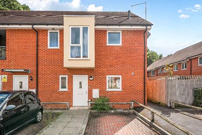 1 Bedroom Flat For Sale In Strawberry Fields, Addlestone, Surrey, KT15