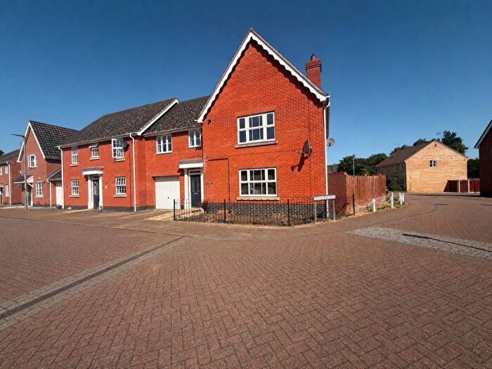 4 Bedroom Semi-Detached House For Sale In Pennycress Drive, Thetford, IP24