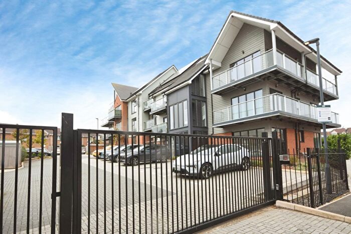 2 Bedroom Flat For Sale In Eastwood Road, Rayleigh, Essex, SS6