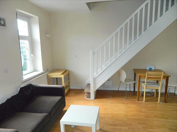2 Bedroom Flat To Rent In City Road, Roath, Cardiff, CF24
