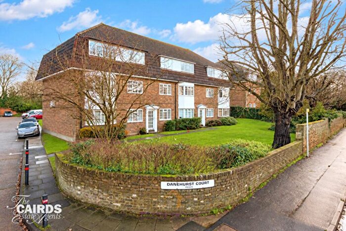 2 Bedroom Apartment To Rent In Alexandra Road, Epsom, Surrey, KT17