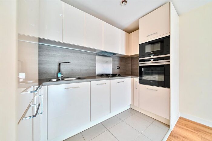 1 Bedroom Flat For Sale In Eden Road, Dunton Green, Sevenoaks, TN14