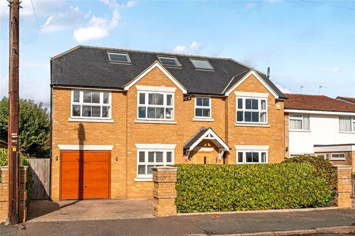 5 Bedroom Detached House For Sale In Clarence Road, Walton-On-Thames, KT12