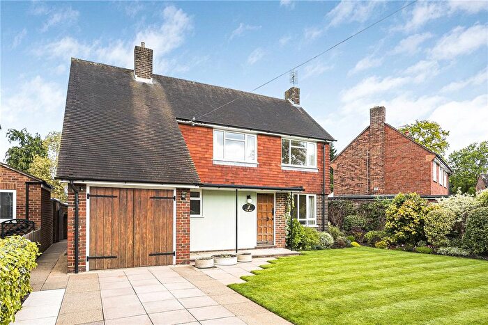 3 Bedroom Detached House For Sale In Pine Wood, Sunbury-On-Thames, Surrey, TW16