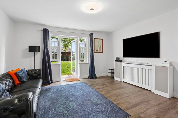 2 Bedroom Flat For Sale In Eastman Way, Epsom, KT19