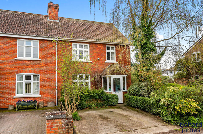 3 Bedroom Semi-Detached House For Sale In The Marsh, Wanborough, Swindon, SN4