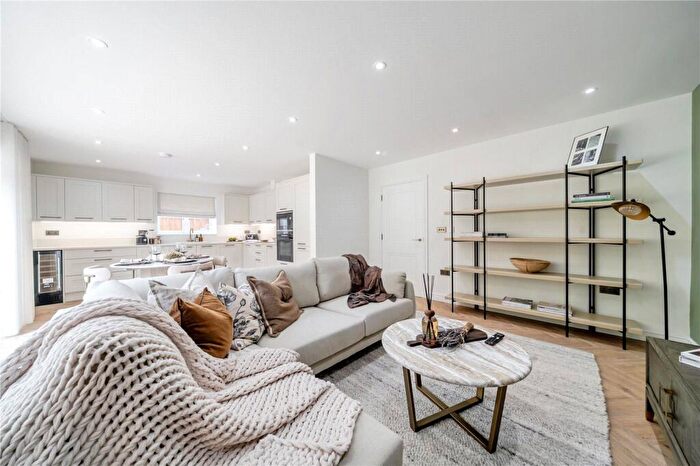 3 Bedroom Detached House For Sale In Bromley Common, Bromley, BR2