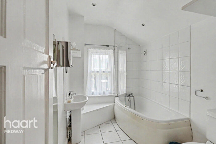 2 Bedroom Terraced House For Sale In Smith Street, Rochester, ME2