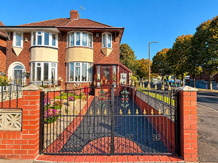 3 Bedroom Semi-Detached House For Sale In Church Lane, West Bromwich, B71